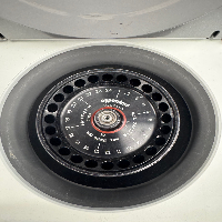 Eppendorf 5424 Centrifuge image 1